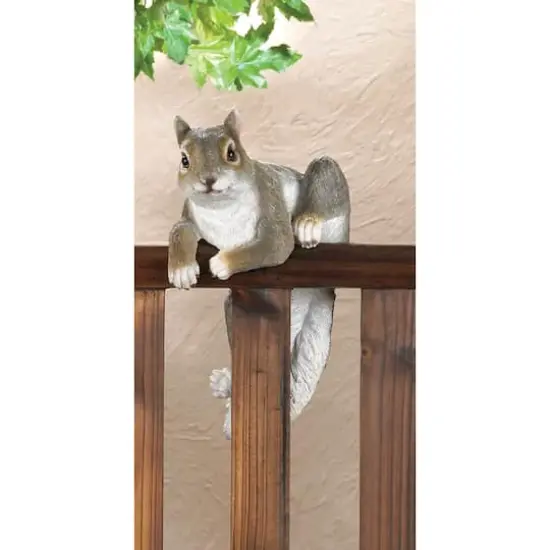 11" Climbing Chip Squirrel D&eacute;cor {3}