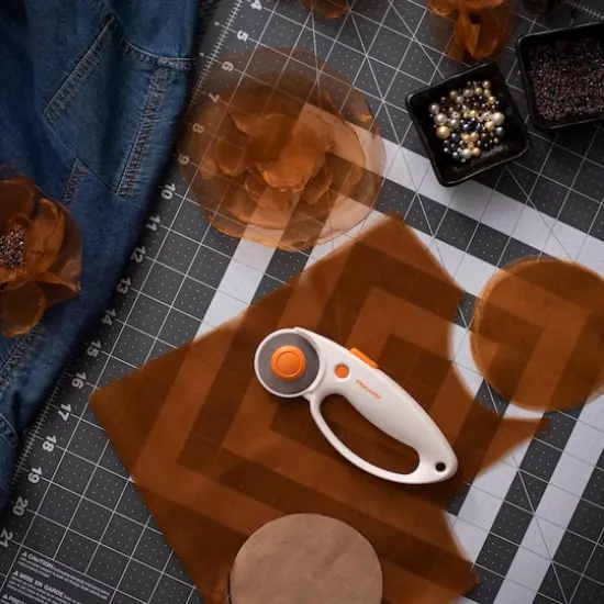 Fiskars&reg; 45mm Loop Rotary Cutter {5}