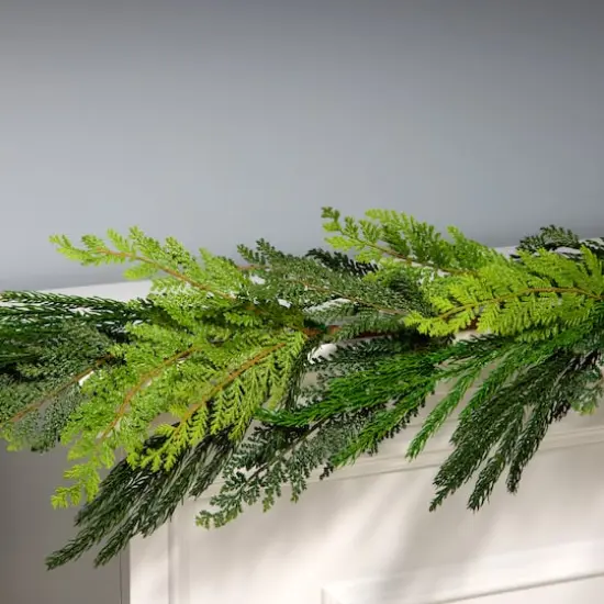 5ft. Christmas Green Leaf Cottage Garland {3}