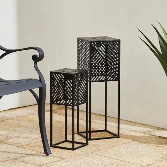 Glitzhome&reg; Black Metal Stripes Geometric Solar Powered Edison Bulb Outdoor Lantern Set {6}