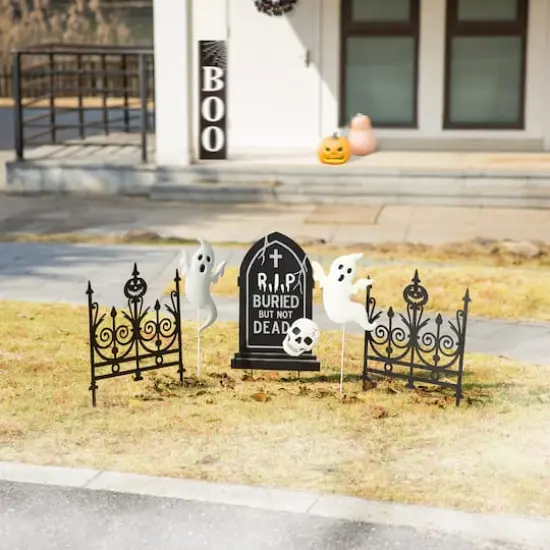 Glitzhome&reg; 24" 5-Piece Halloween Metal Graveyard Yard Stake Set {4}