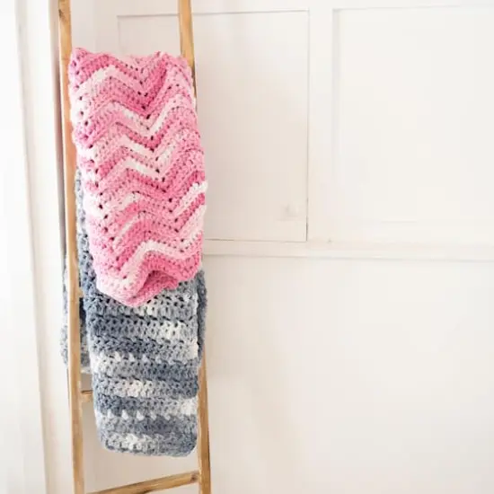 Lion Brand&reg; Cover Story&trade; Chainette Yarn Royal Blue {4}