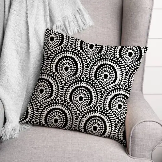 18" x 18" Fan Pattern Indoor/Outdoor Throw Pillow Black {3}