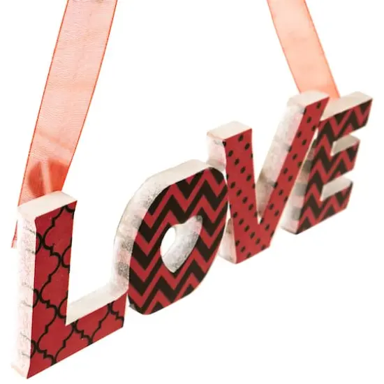 Wooden LOVE & XOXO Valentine's Day Wall D&eacute;cor Set {6}