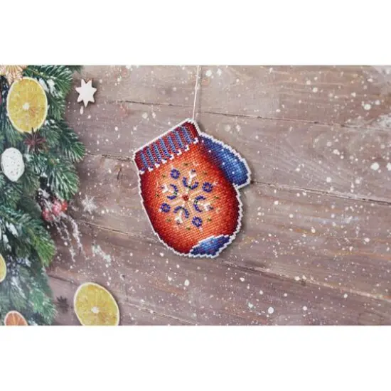 MP Studia Frosty Mitten Plastic Canvas Counted Cross Stitch Kit {7}