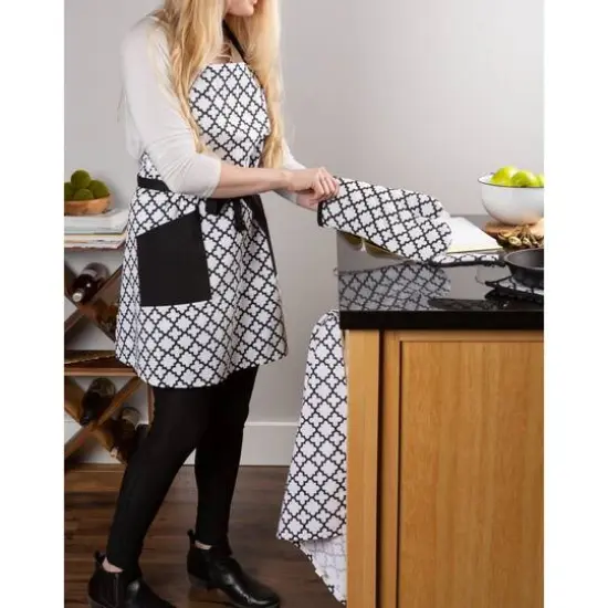 DII&reg; White & Black Lattice Print 2-Pocket Apron Assorted {10}