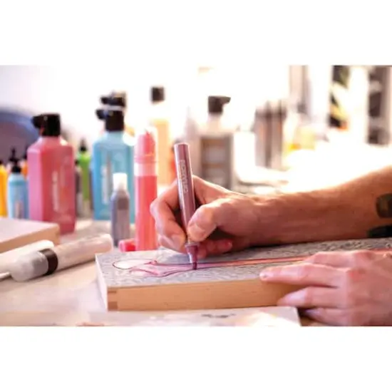 Montana Fine Acrylic Marker Shock Pink {4}