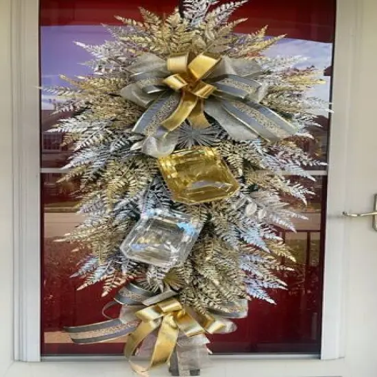 3.5ft. Canadian Pine Teardrop Swag {8}