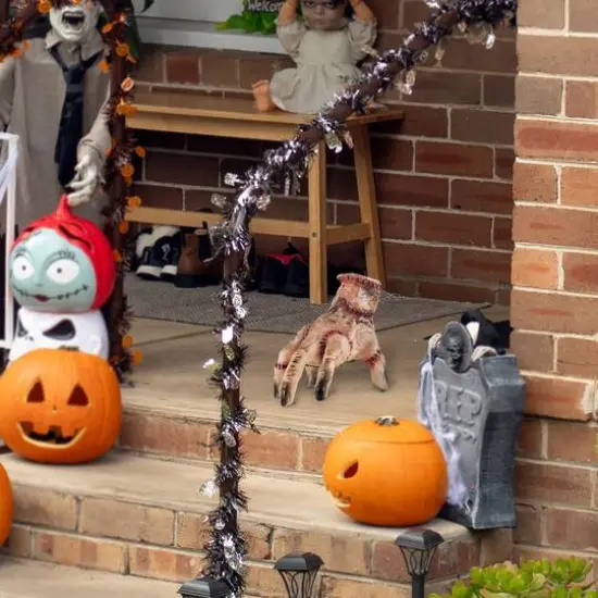 9.25" Animated Severed Hand with Sound Halloween Decoration {3}