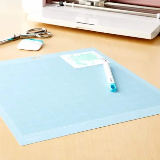 Cricut&reg; Lightgrip Adhesive Cutting Mat {3}
