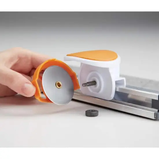 Fiskars&reg; Rotary Cutter & Ruler Combo Tool {11}