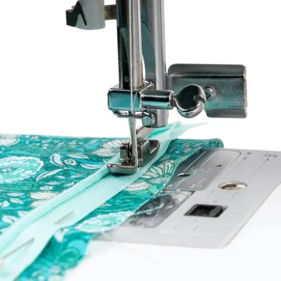 SINGER&reg; Vertical Needle Zipper Foot {4}