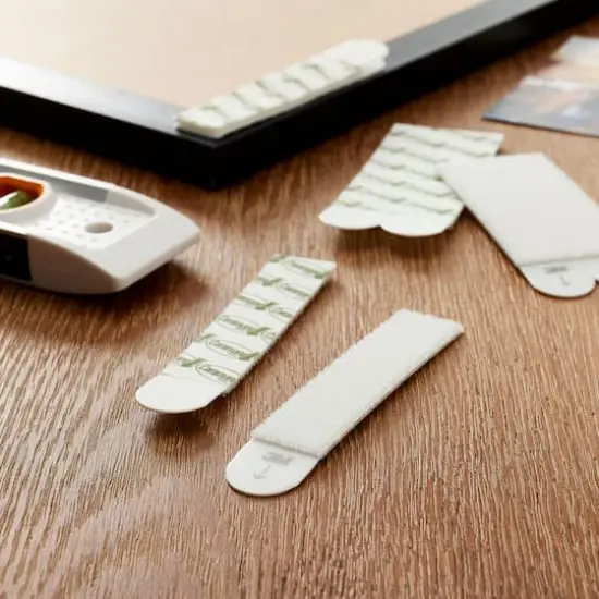 Command&trade; Large Picture Hanging Strips, 4ct. White {3}