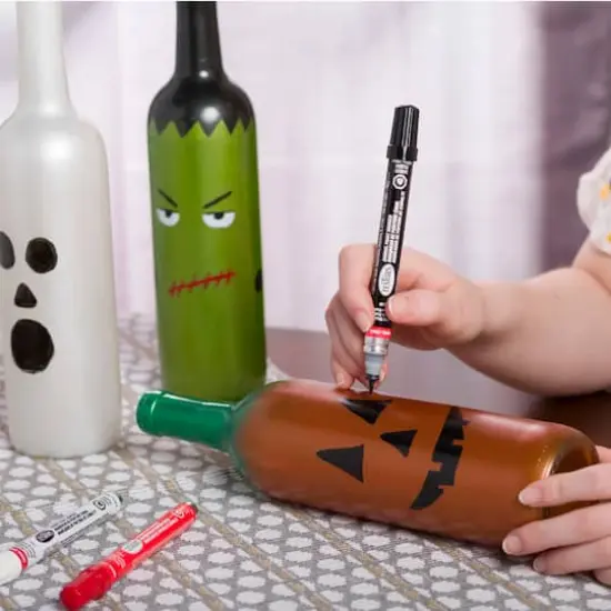 Testors&reg; Glossy Chisel Tip Enamel Marker Yellow {6}