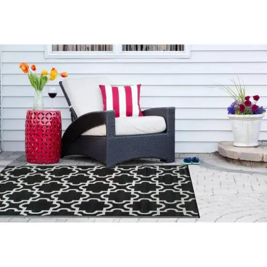 DII&reg; Black Lattice Outdoor Rug, 4ft. x 6ft. {4}