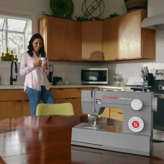 SINGER&reg; 4423 Heavy Duty Sewing Machine {4}