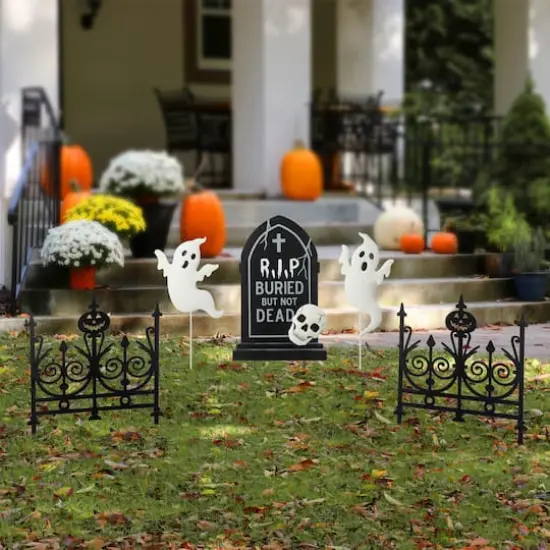 Glitzhome&reg; 24" 5-Piece Halloween Metal Graveyard Yard Stake Set {3}