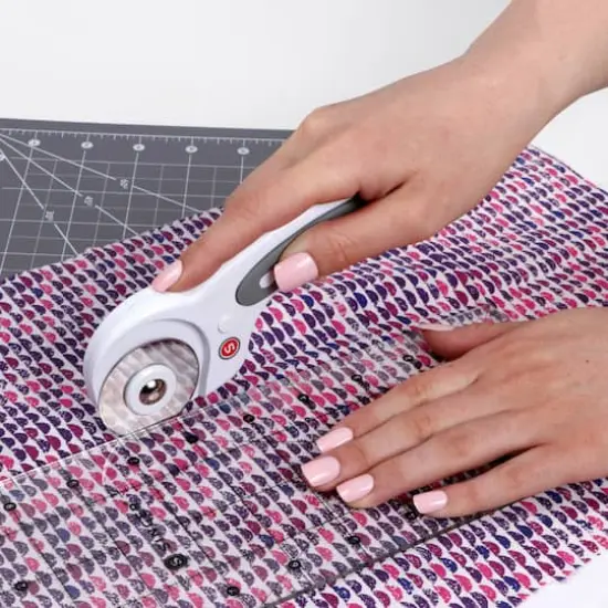 SINGER&reg; 45mm Rotary Cutter with Trigger Release & Blade Replacement {7}