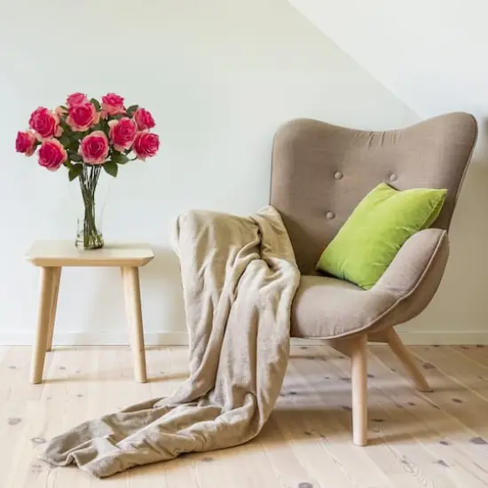 18" Blooming Dark Pink Roses in Decorative Vase {3}