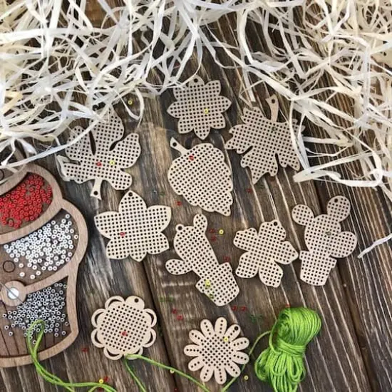 Wonderland Crafts 20 Piece Floral Wooden Embroidery Blanks {4}