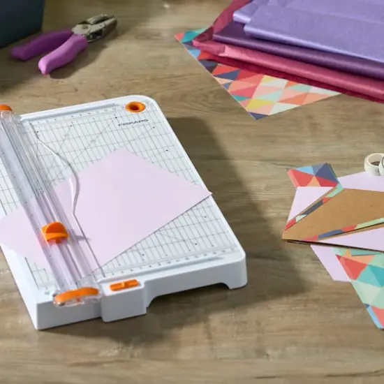 Fiskars&reg; SureCut&trade; Deluxe Trimmer with Built-In Storage {8}