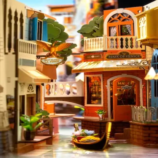 Rolife&reg; Romantic Venice DIY Book Nook Shelf Insert Kit {3}