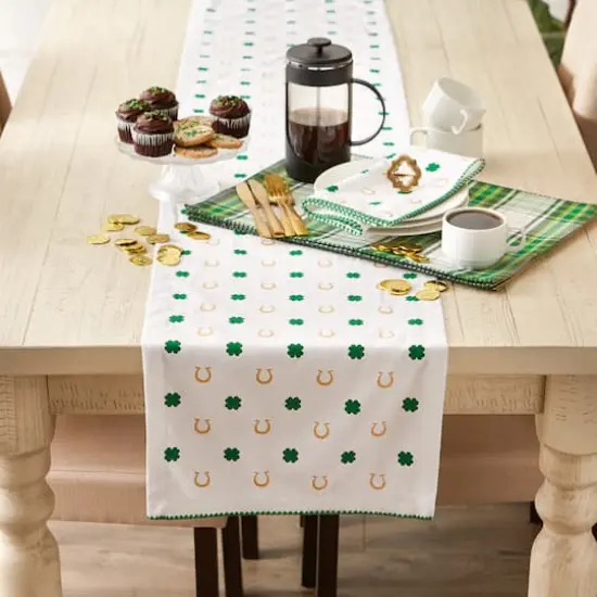 DII&reg; 72" Clover Horseshoe Printed Table Runner {4}