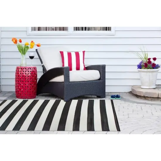DII&reg; Black & White Stripe Outdoor Rug, 4ft. x 6ft. {7}