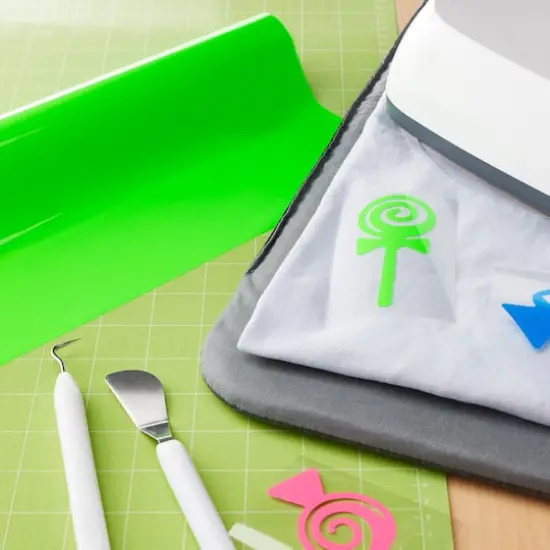 Cricut&reg; 12" x 24" Iron-On Neon Green {3}