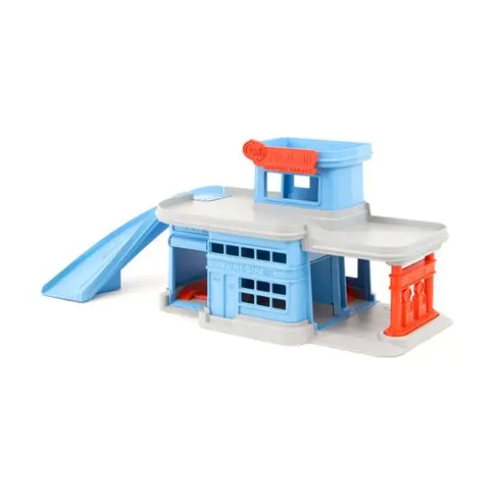 Parking Garage with 3 Vehicles {7}