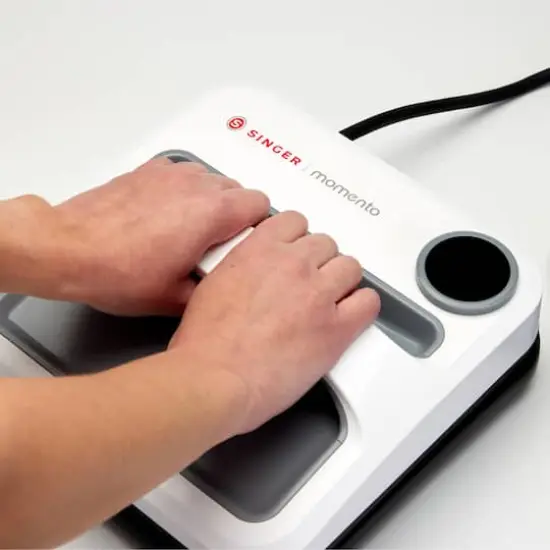 SINGER&reg; MOMENTO&trade; Square Press {6}
