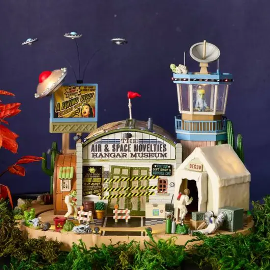 Lemax&reg; Spooky Town&reg; The Air & Space Novelties Hangar Museum {3}