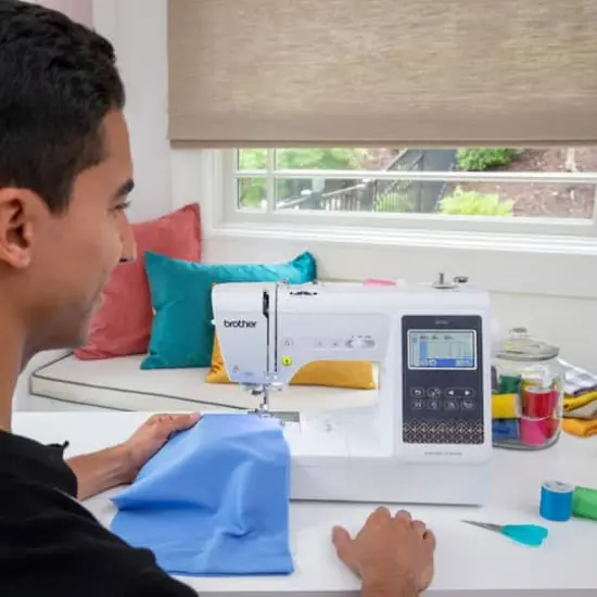 Brother SE700 Computerized Sewing & Embroidery Machine {4}