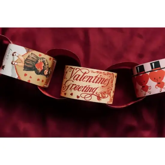 eeBoo Valentine Paper Chain Kit {6}