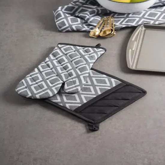 DII&reg; Black & White Diamond Potholder (Set of 2) {4}