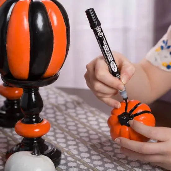 Testors&reg; Glossy Chisel Tip Enamel Marker Red {5}