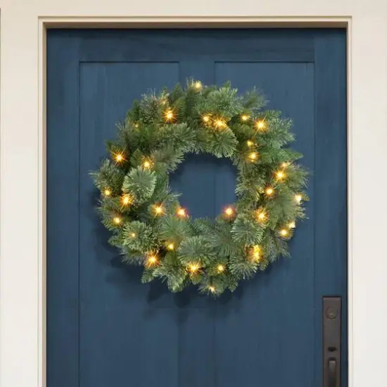 24" Pre-Lit Pine Wreath {4}