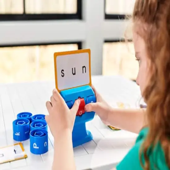 Hand2mind&reg; Beginning Word Builder {4}