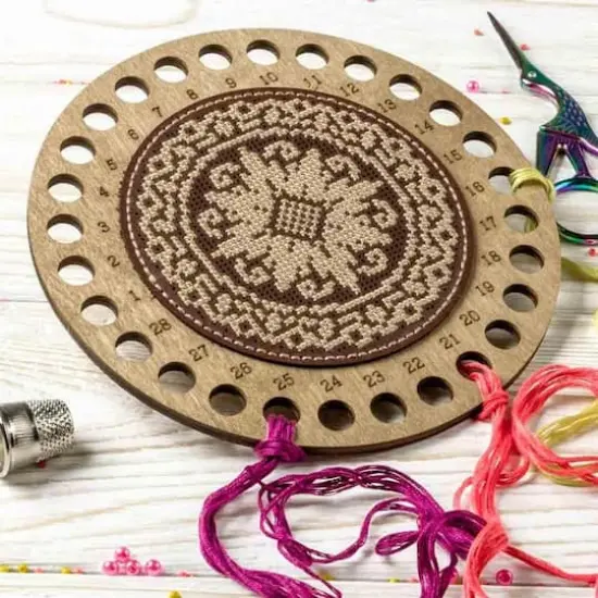 Wonderland Crafts Fair Isle Flower Thread Organizer Embroidery Kit {1}