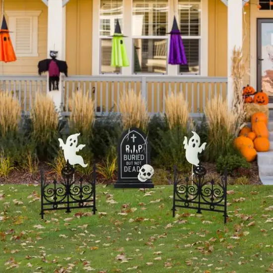 Glitzhome&reg; 24" 5-Piece Halloween Metal Graveyard Yard Stake Set {5}