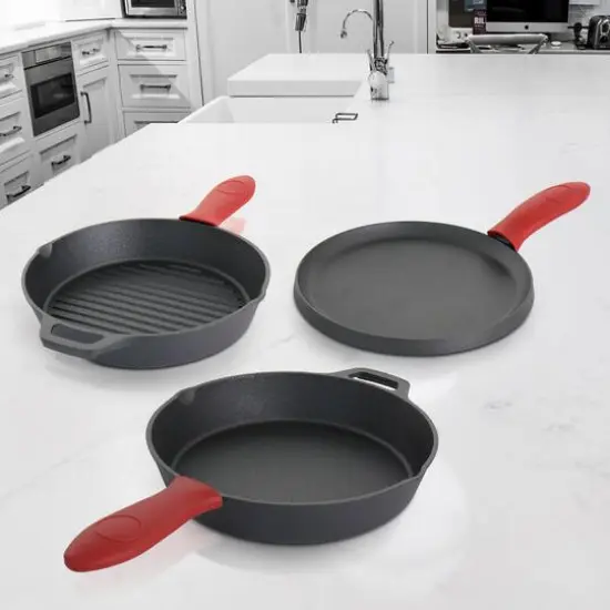 MegaChef Pre-Seasoned Cast Iron 6 Piece Set With Red Silicone Holders {3}