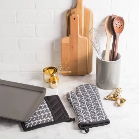 DII&reg; Black & White Herringbone Potholder (Set of 2) {6}