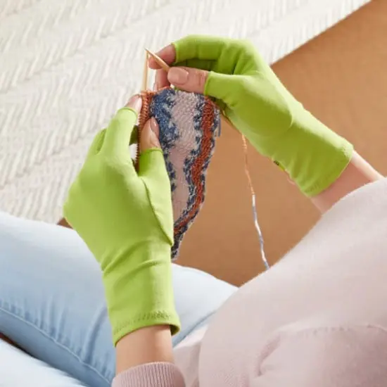 Creative Comfort&trade; Medium Crafter&rsquo;s Comfort Gloves {3}