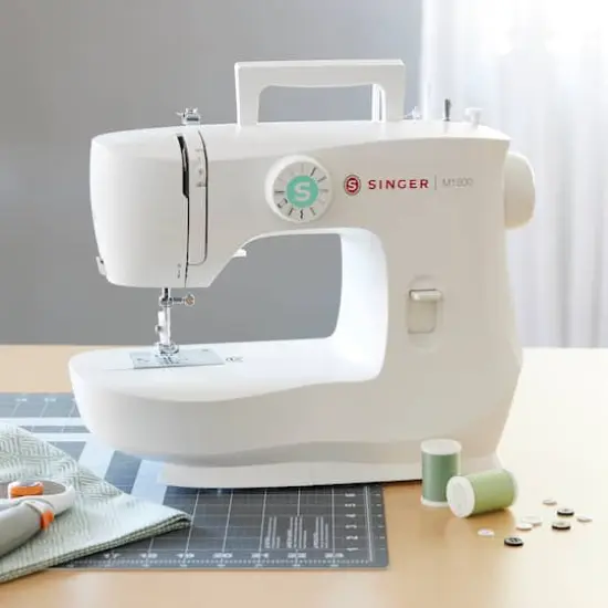 SINGER&reg; M1500 Mechanical Sewing Machine {3}