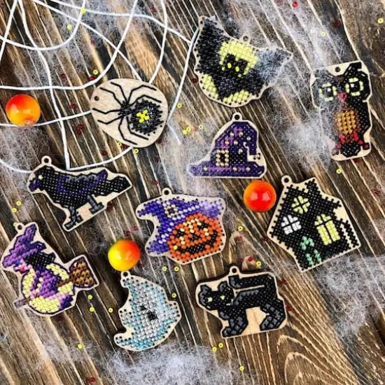 Wonderland Crafts Spooky Embroidery Wood Blanks Set {3}