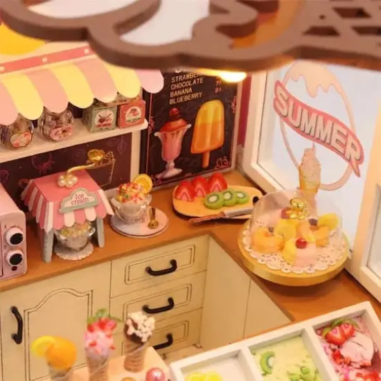 Wizardi Miniature Roombox Ice Cream Shop Dollhouse Kit {5}