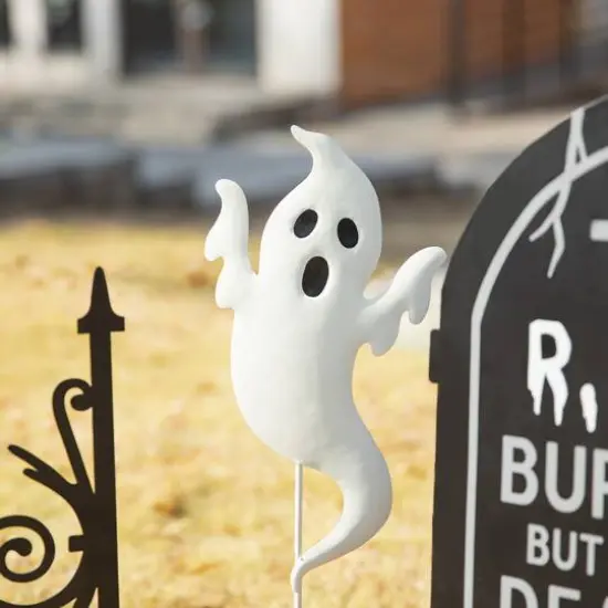 Glitzhome&reg; 24" 5-Piece Halloween Metal Graveyard Yard Stake Set {7}