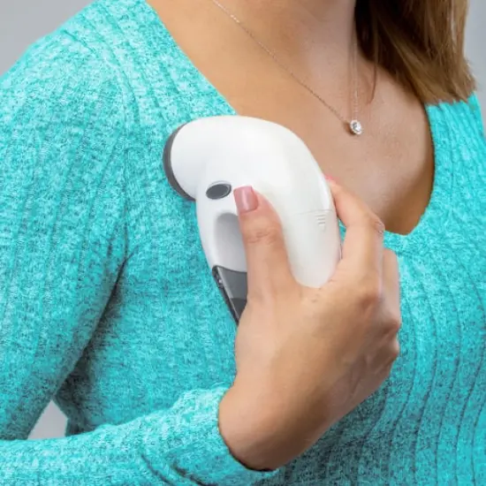 Woolite&reg; Portable Electric Lint Shaver {4}