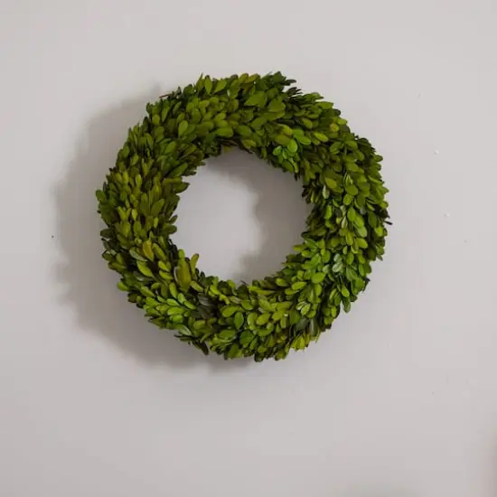 14'' Green Preserved Boxwood Wreath {4}