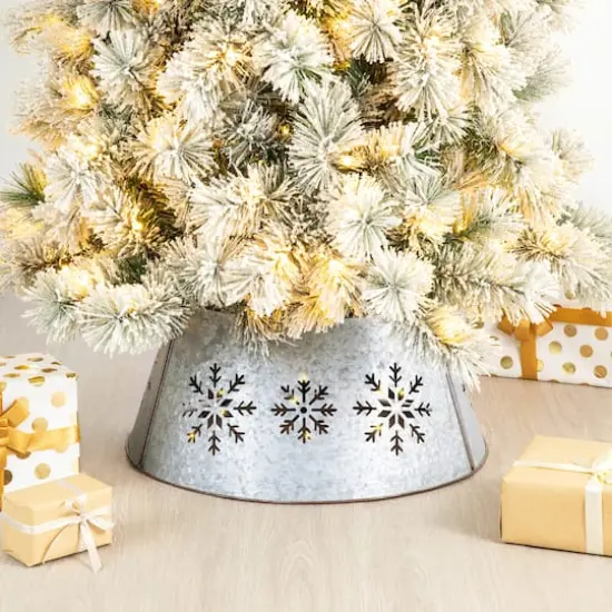 Glitzhome&reg; 21" Snowflake Diecut Metal Tree Collar with Light String {4}